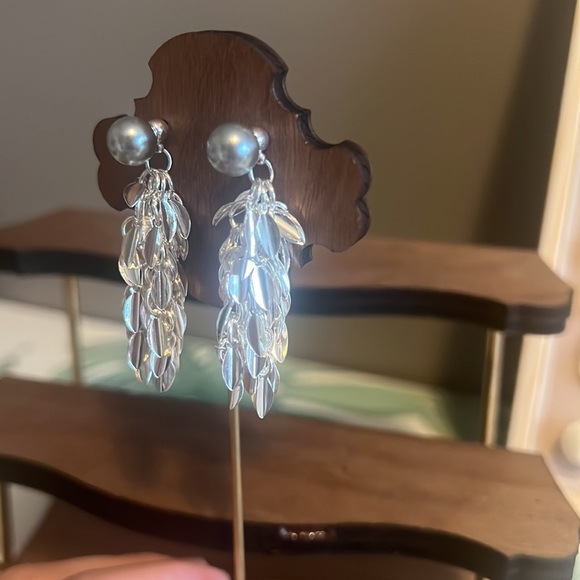 Wheat-Inspired Gray Pearl Tassel Drop Earrings - Picture 3 of 7